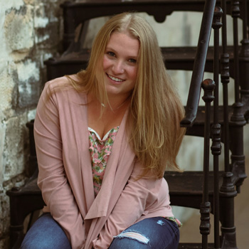 Headshot-cropped-(1)---Sara-Lohse